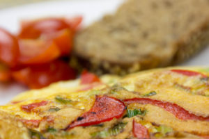 Omelett Mit Paprika Und Frühlingszwiebeln, Leicht Und Schnell